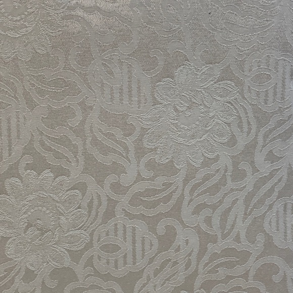 Ralph Lauren Floral Peyton Cream Fabric Tablecloth - Picture 2 of 4